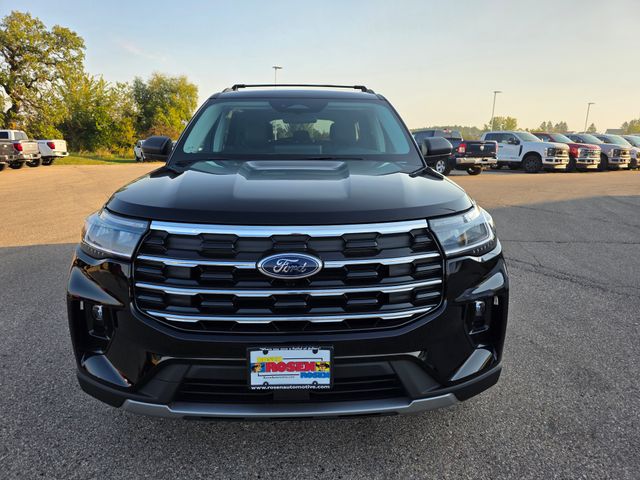 2025 Ford Explorer photo 3