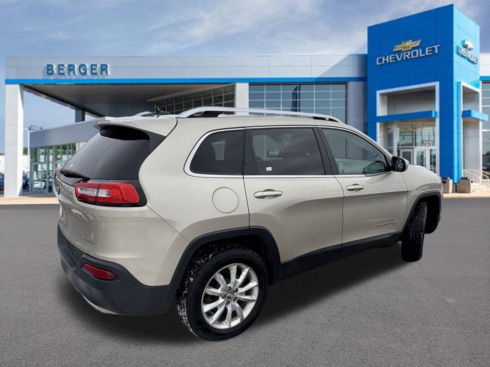 Used 2015 Jeep Cherokee Limited with VIN 1C4PJMDS3FW544111 for sale in Grand Rapids, MI