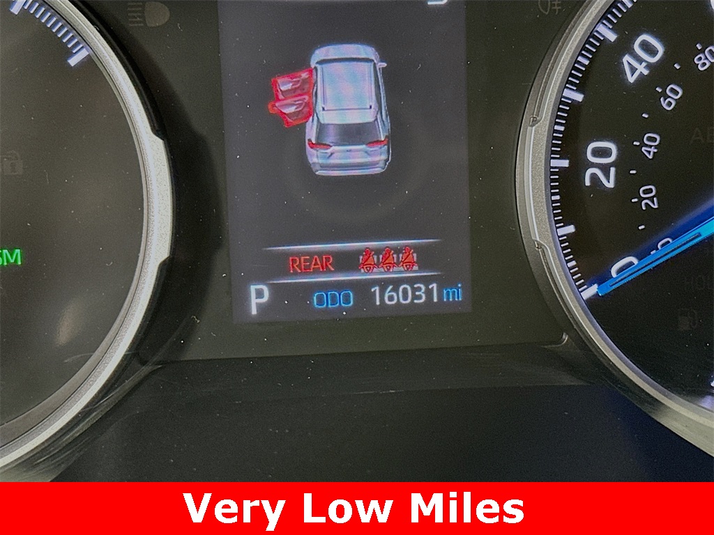 2022 Toyota RAV4 Hybrid XLE photo 4