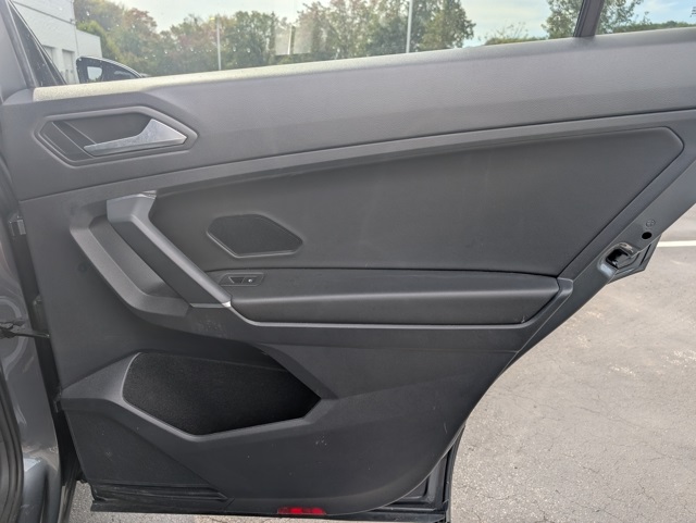 2020 Volkswagen Tiguan SE R-Line Black photo 24