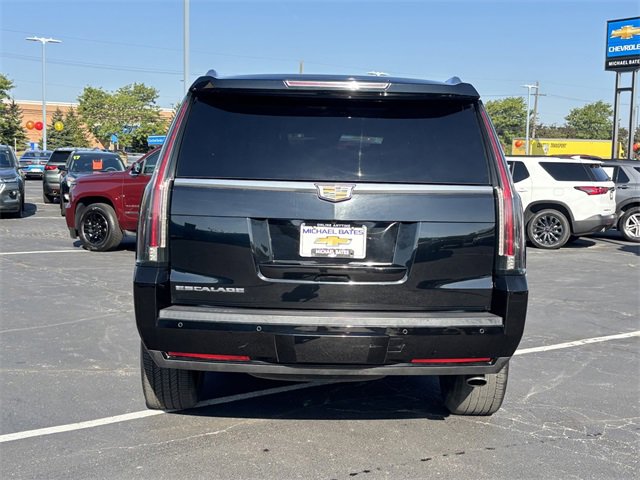 2015 Cadillac Escalade Luxury photo 4
