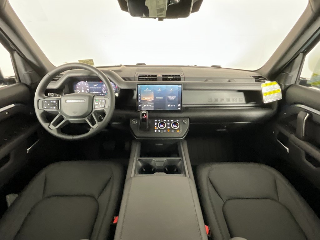 2025 Land Rover Defender 110 X-Dynamic SE photo 4