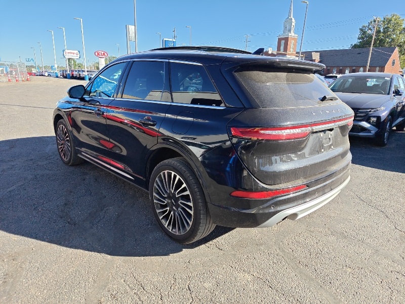 2021 Lincoln Corsair Standard photo 4