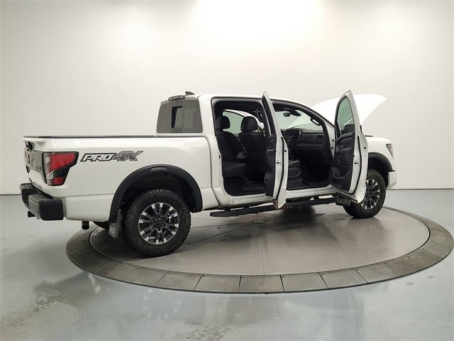 2023 Nissan Titan PRO-4X photo 13