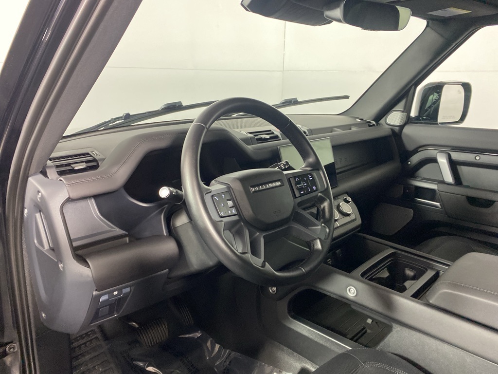 2024 Land Rover Defender 130 X-Dynamic SE photo 10