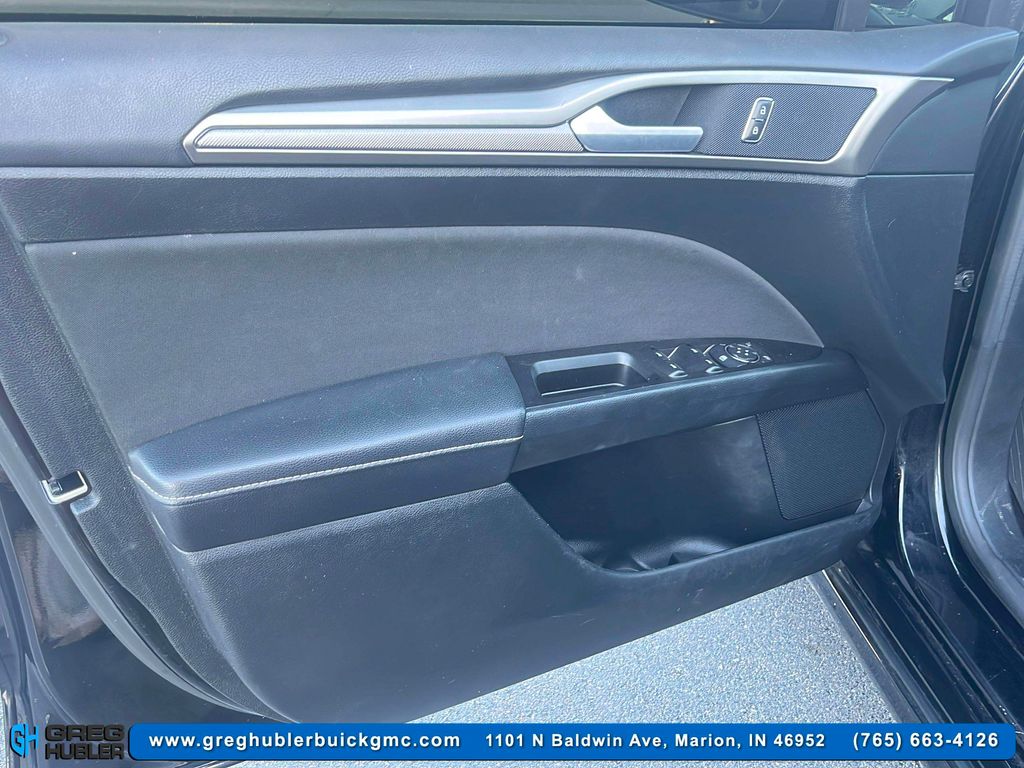 2017 Ford Fusion SE photo 17
