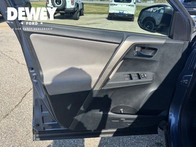 2014 Toyota RAV4 XLE photo 9