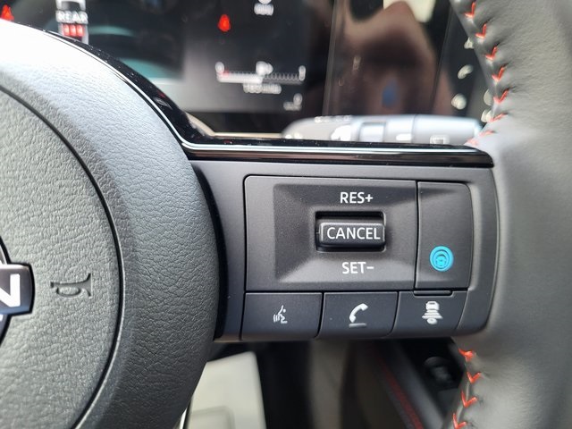2025 Nissan Kicks SR photo 17