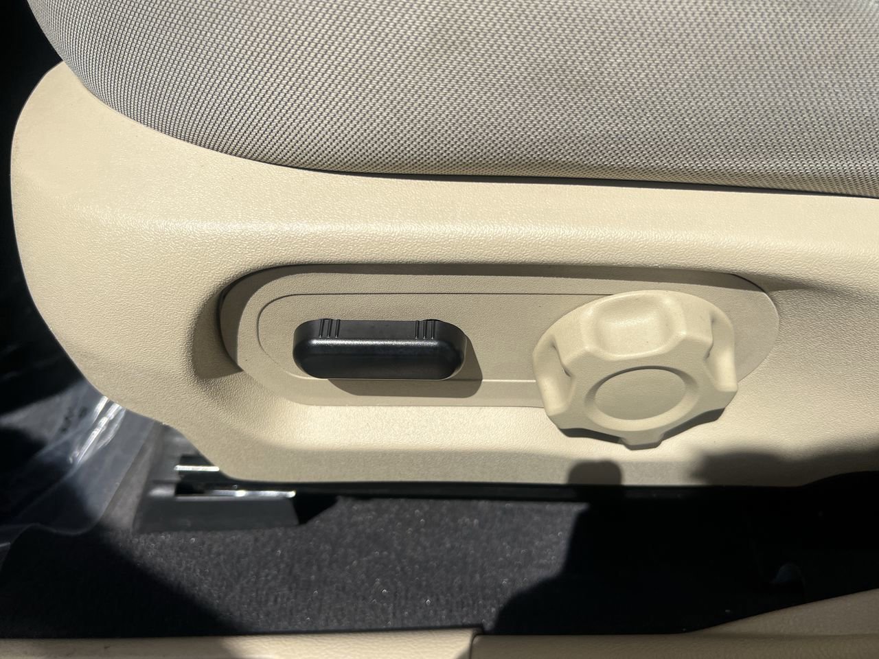 2018 Ford Taurus SE photo 18