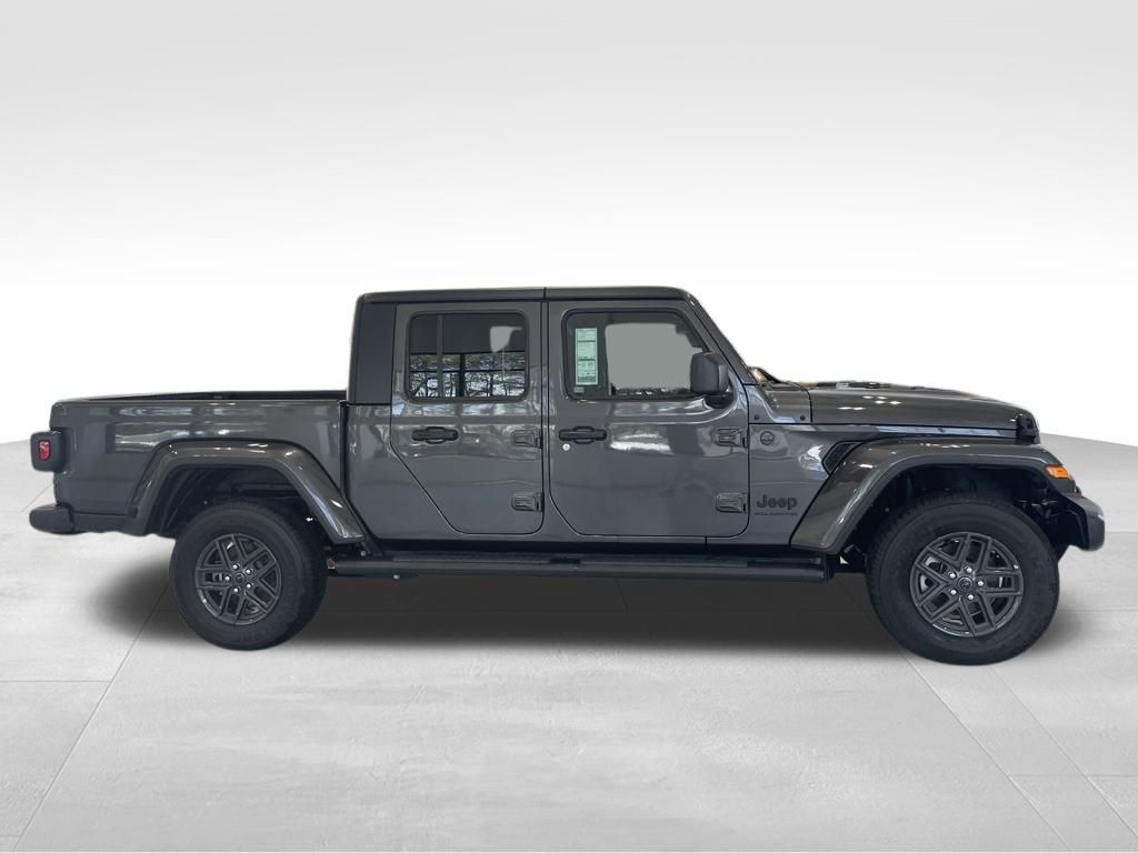 2024 Jeep Gladiator Sport photo 3