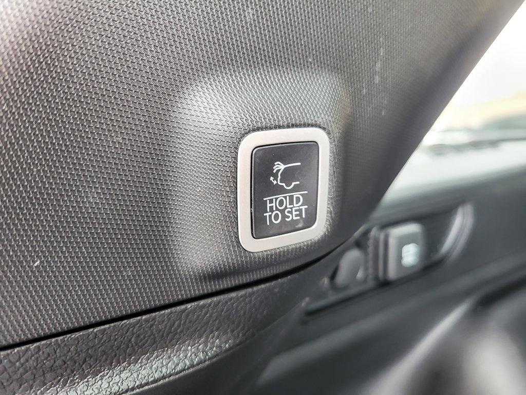 2023 JEEP GRAND CHEROKEE - Image 19