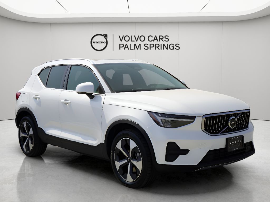 2025 Volvo XC40 Core