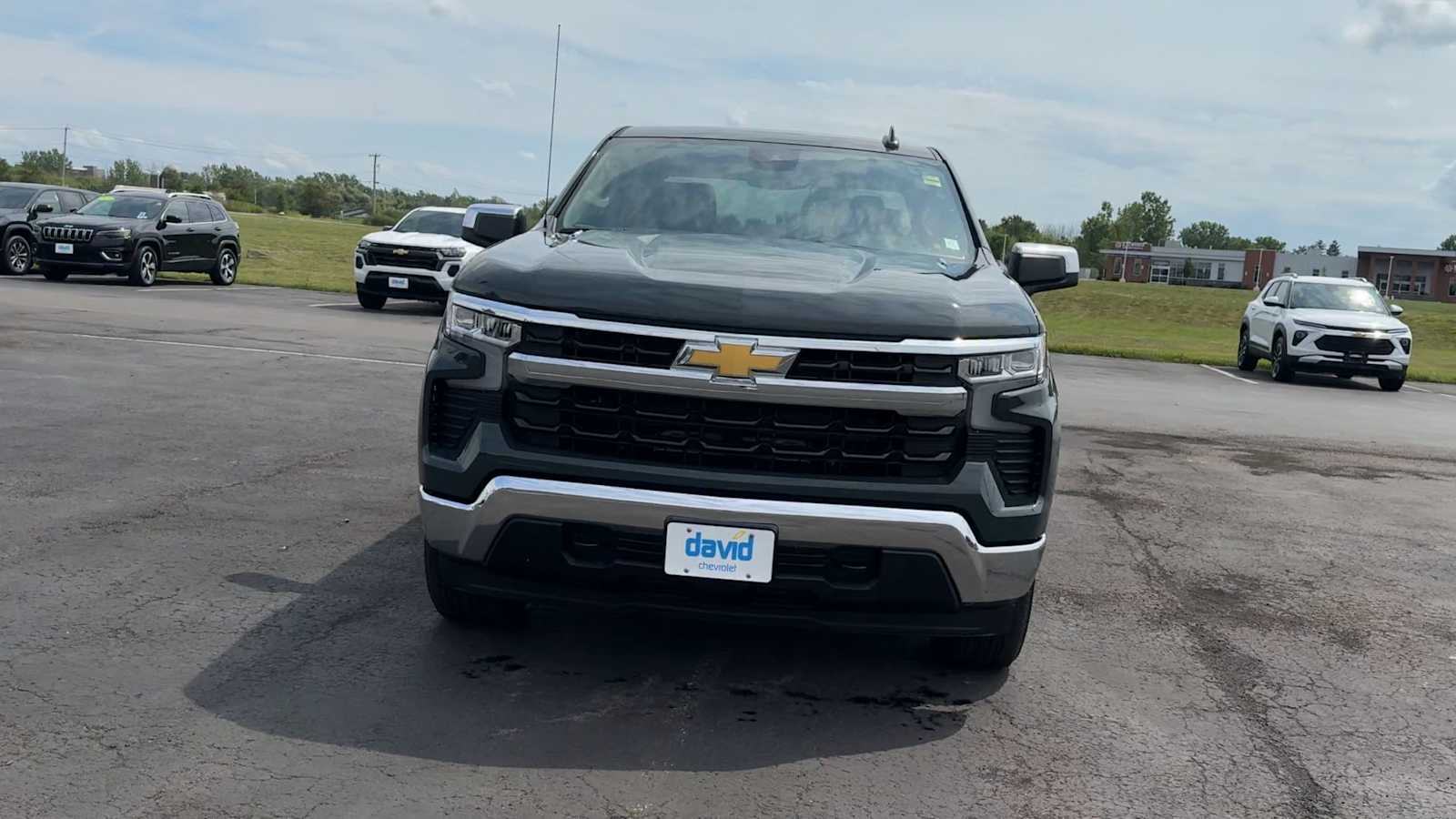 2026 Chevrolet Silverado 1500 LT photo 2