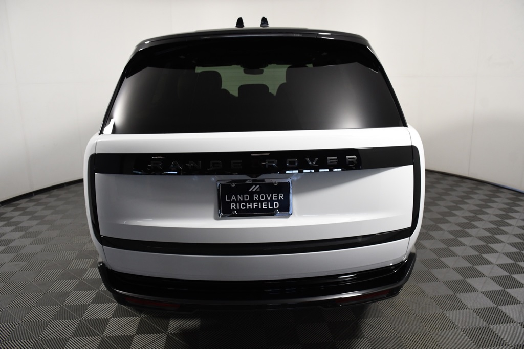 2025 Land Rover Range Rover SE photo 3