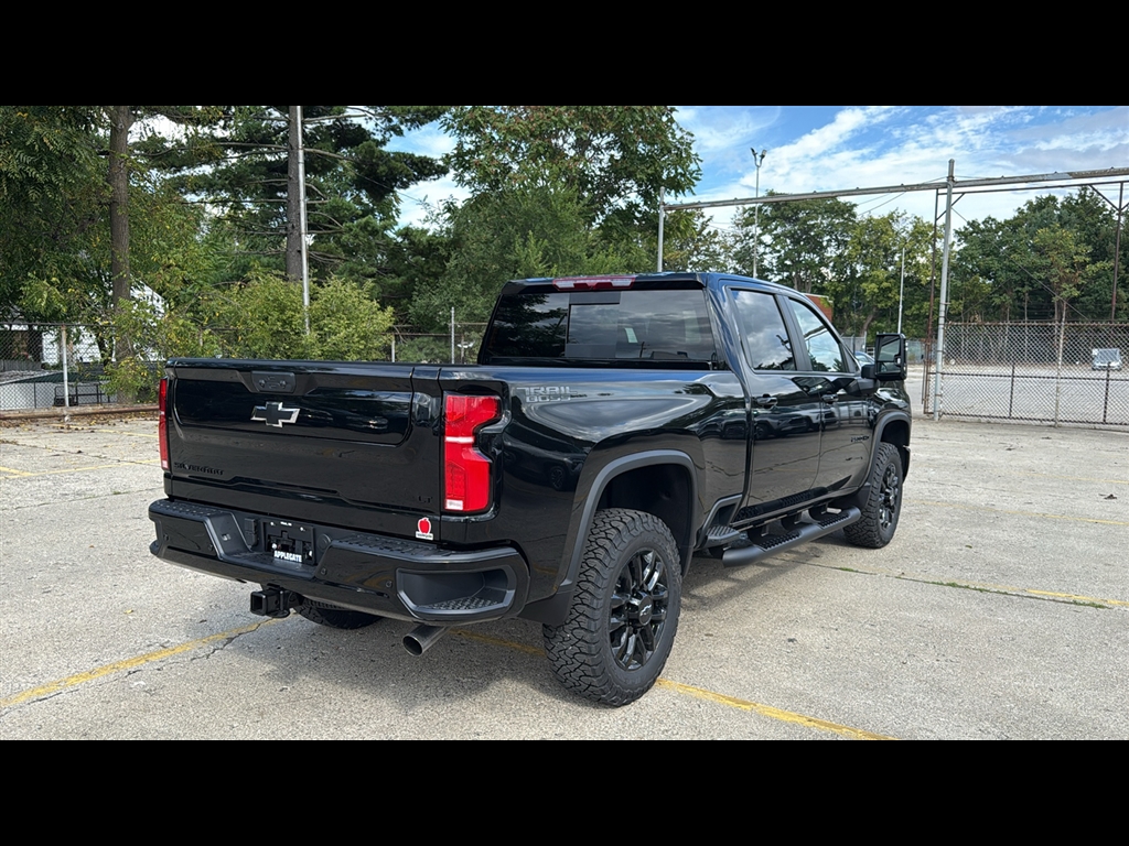 2026 Chevrolet Silverado 2500HD LT photo 4