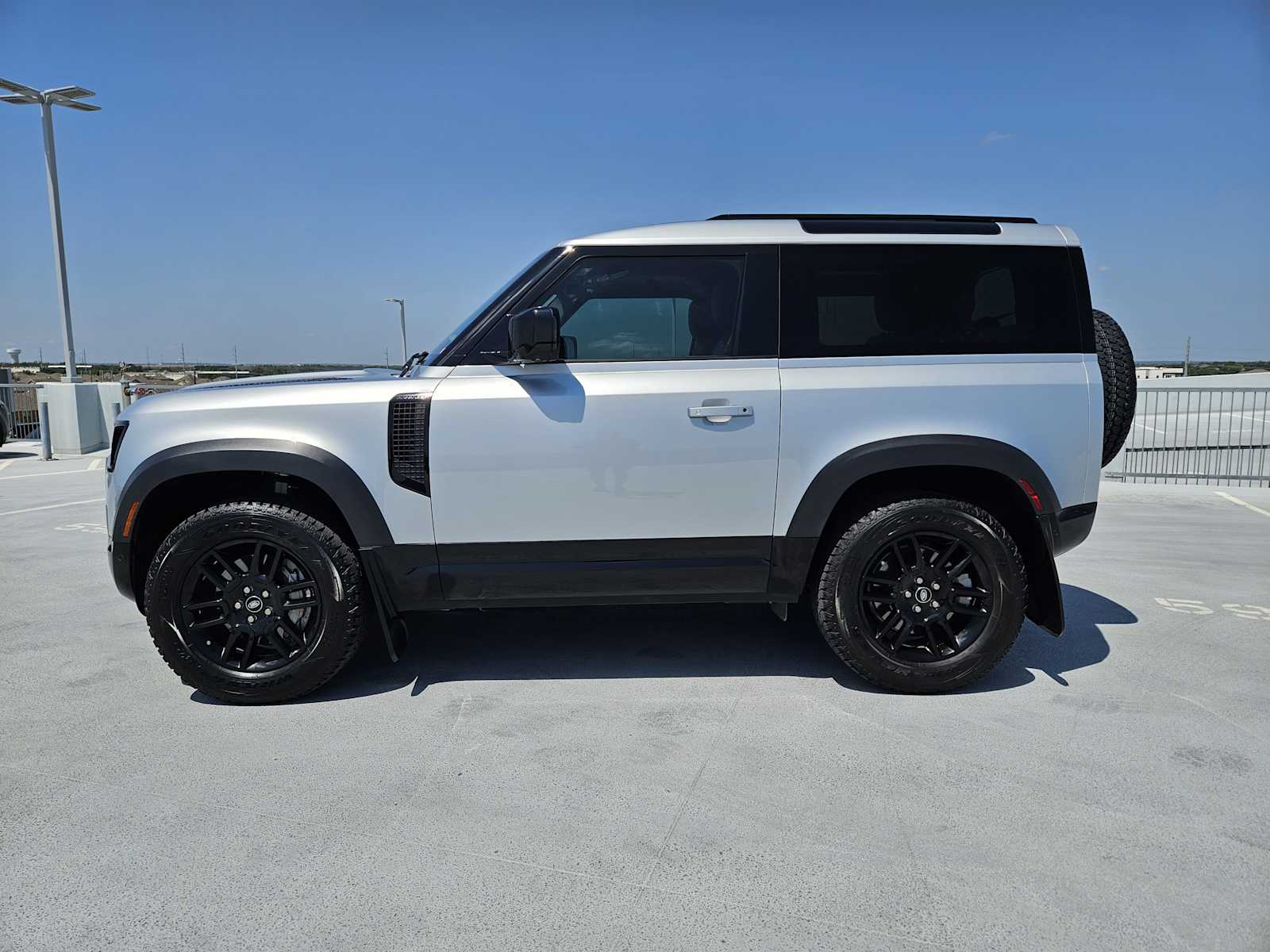 2022 Land Rover Defender X-Dynamic S photo 4