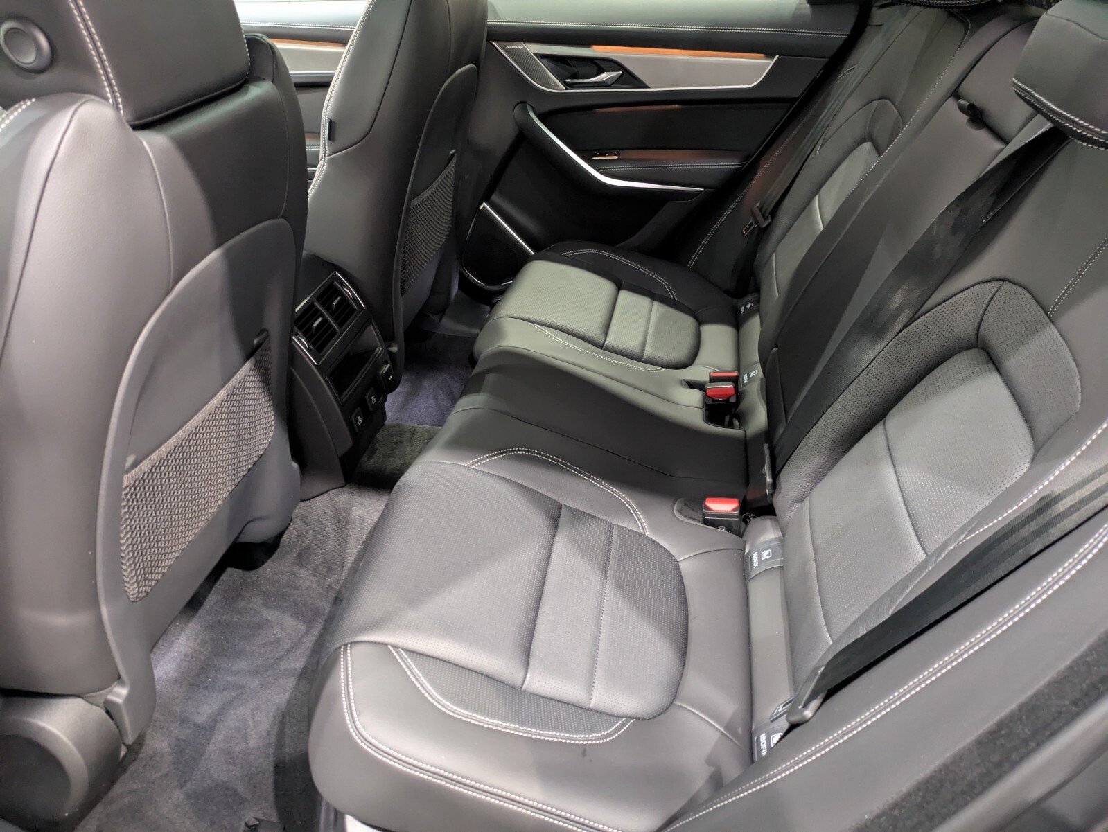 2026 Jaguar F-PACE P250 R-Dynamic S photo 11
