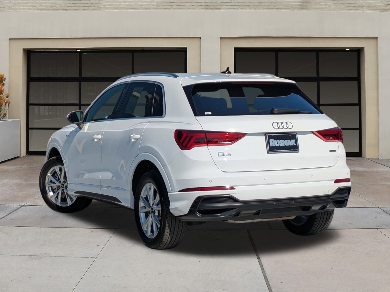 2022 Audi Q3 S line Premium photo 2