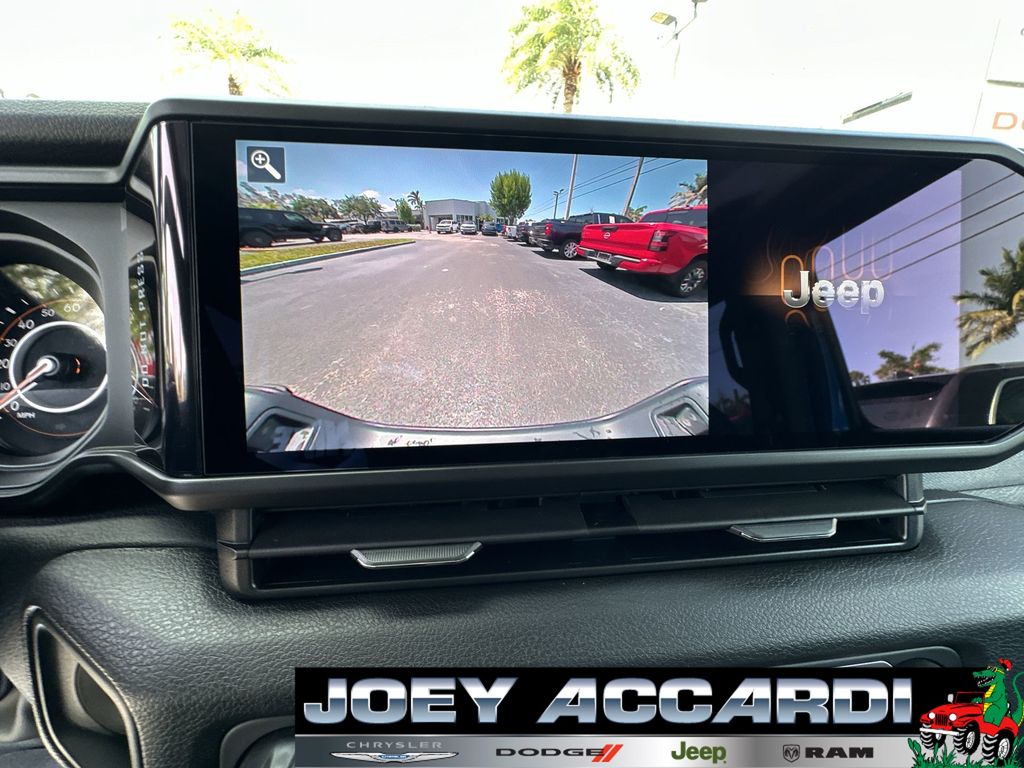 2025 Jeep Gladiator Willys photo 16