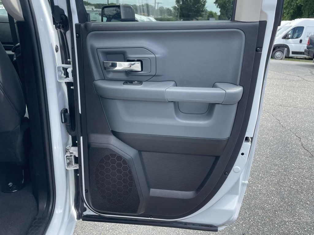 2024 Ram 1500 Classic SLT photo 17