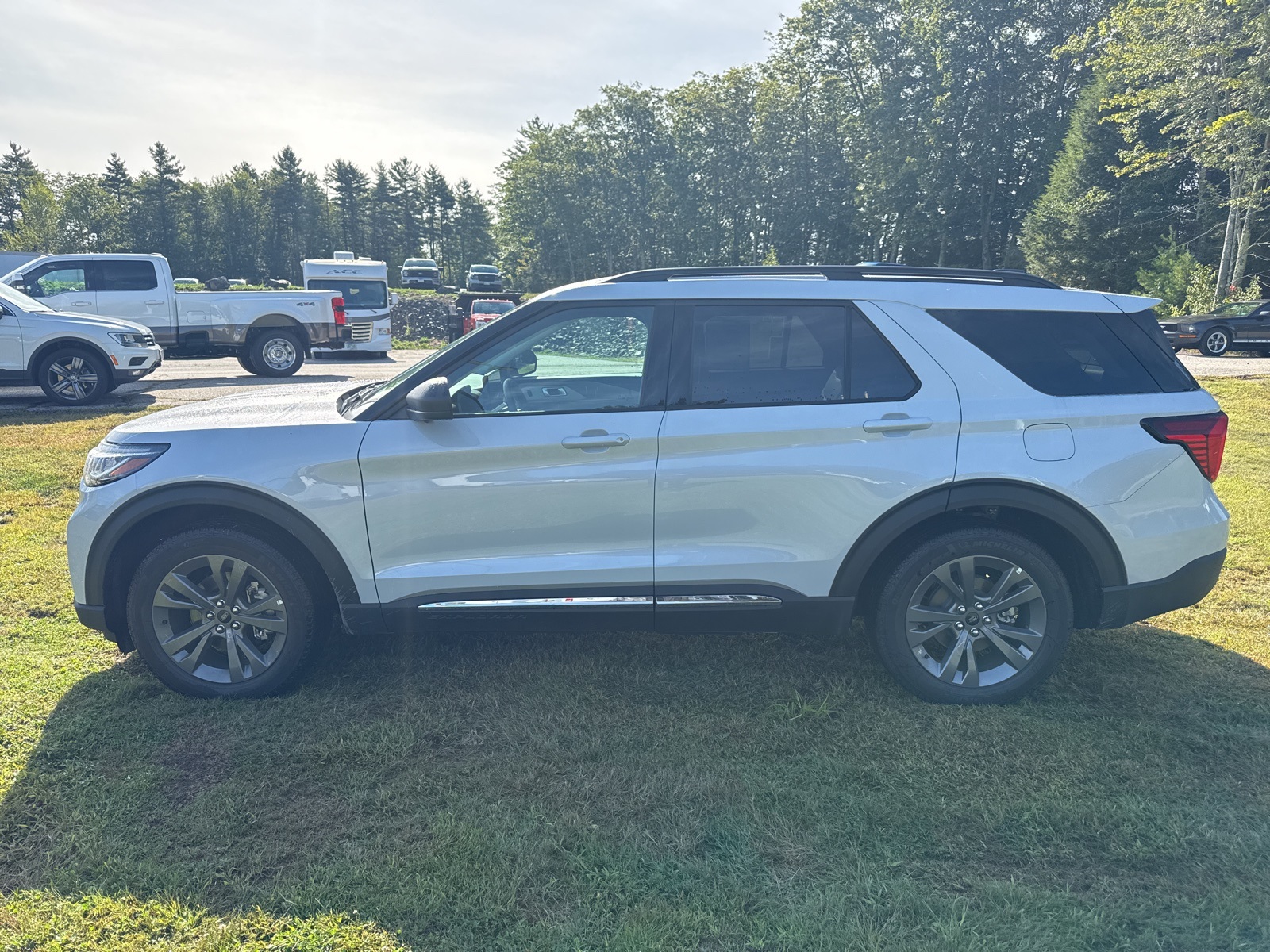 2025 Ford Explorer photo 4