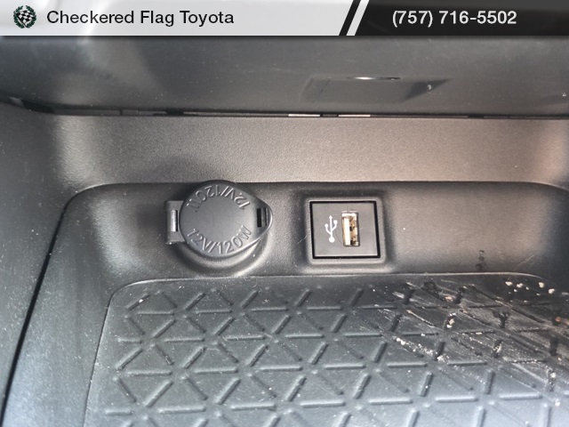 2023 Toyota RAV4 XLE Premium photo 17