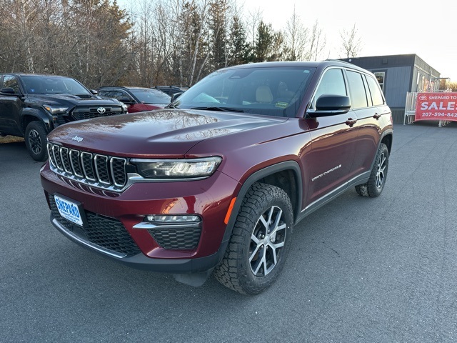 2025 Jeep Grand Cherokee Limited photo 3