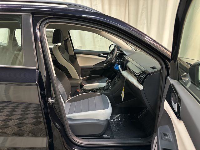 2025 Volkswagen Taos S photo 32