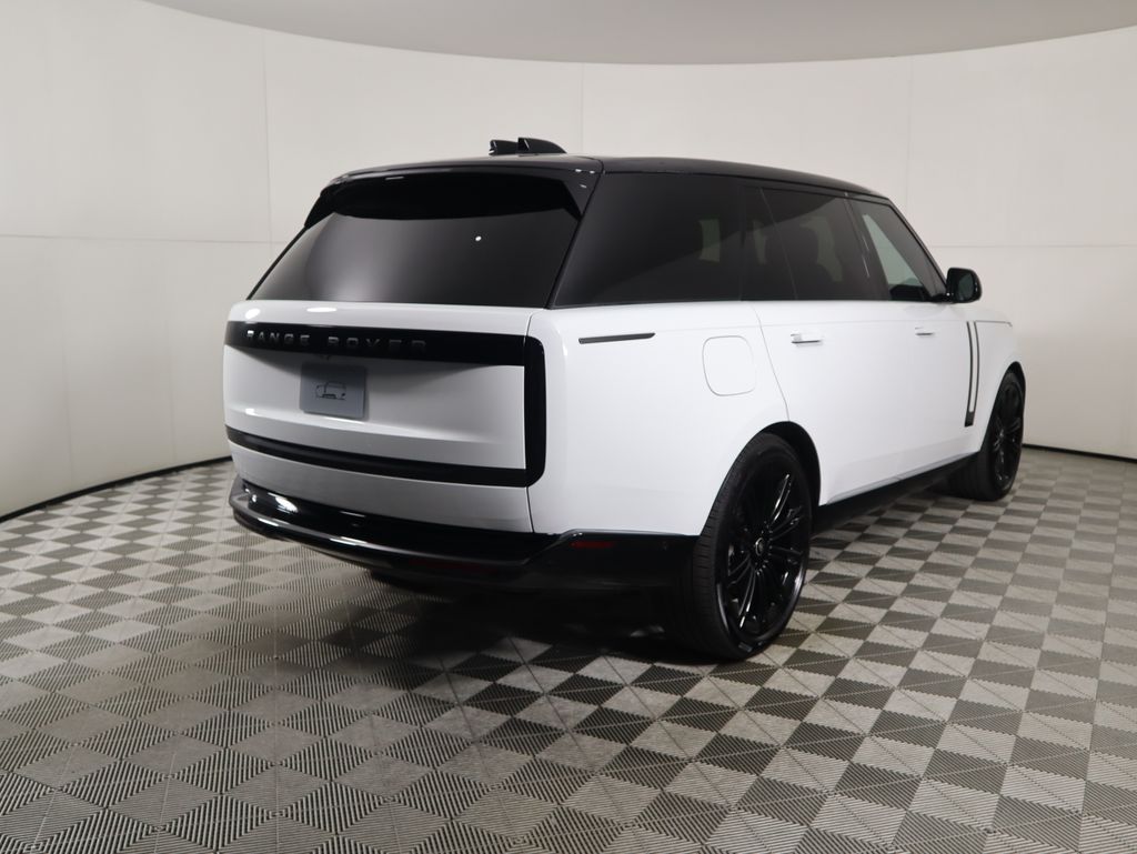 2025 Land Rover Range Rover SE photo 4