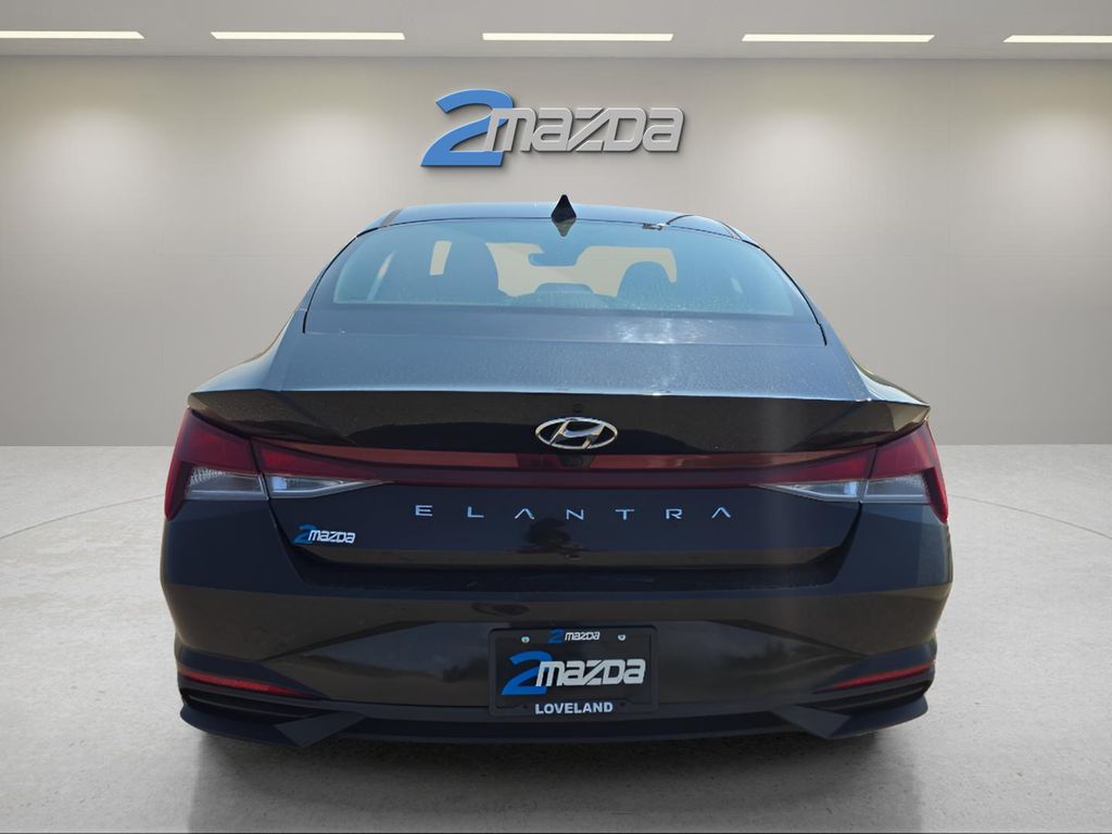 2022 Hyundai Elantra SEL Convenience photo 4