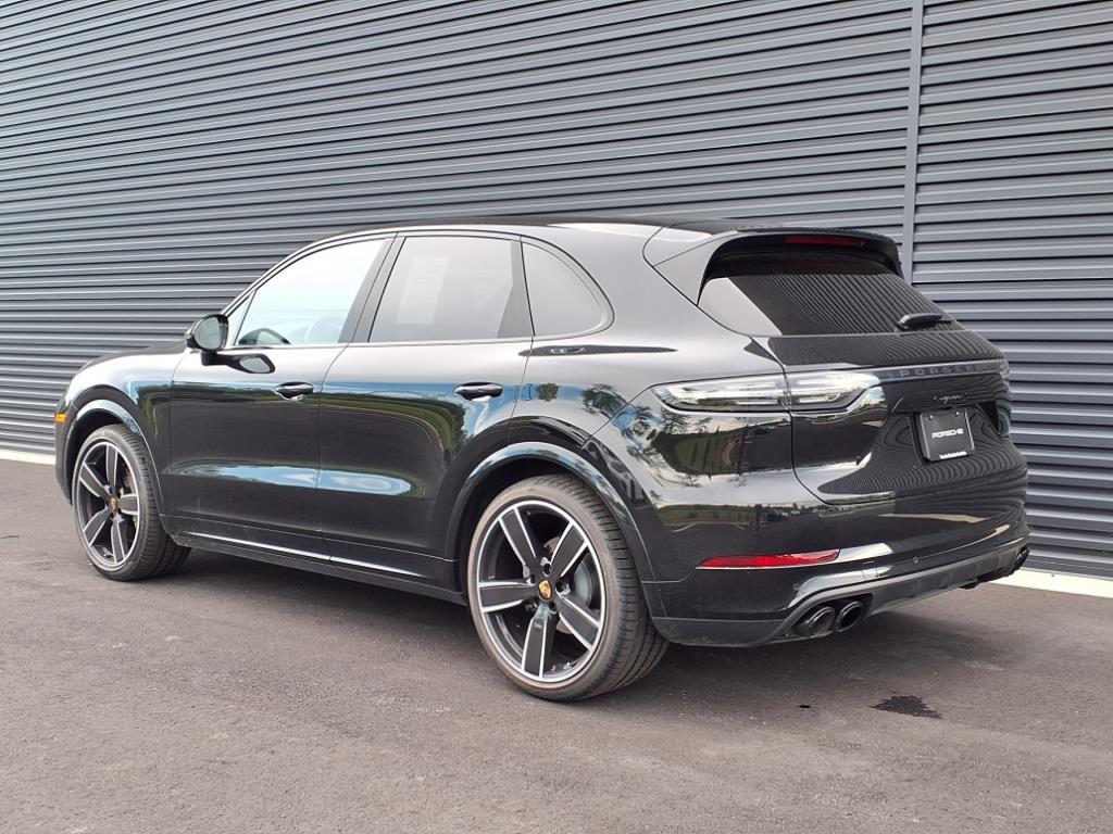 2023 Porsche Cayenne S Platinum Edition photo 3