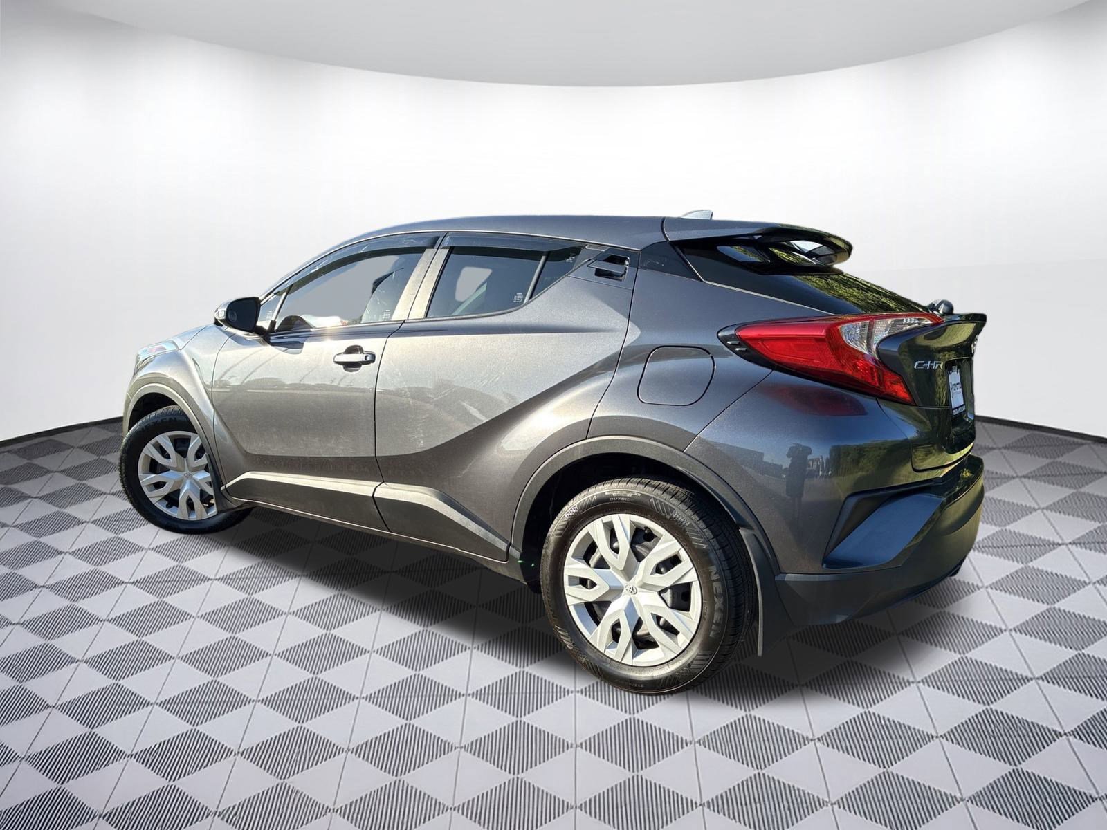 2019 Toyota C-HR XLE photo 3