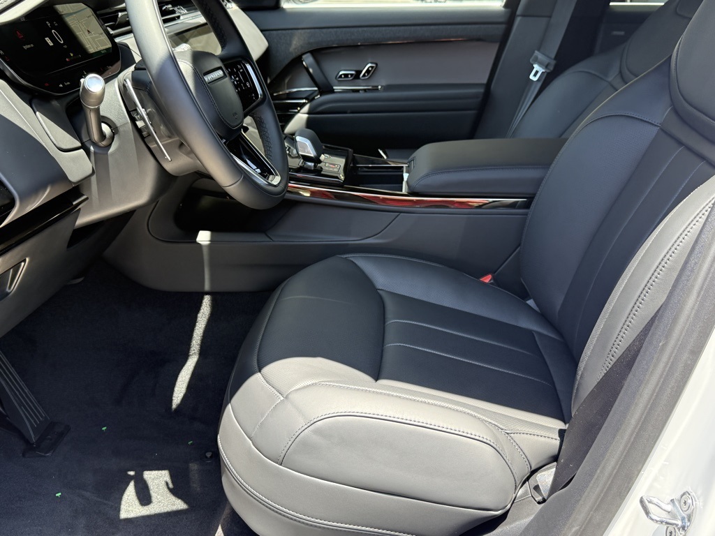 2025 Land Rover Range Rover Sport SE photo 10