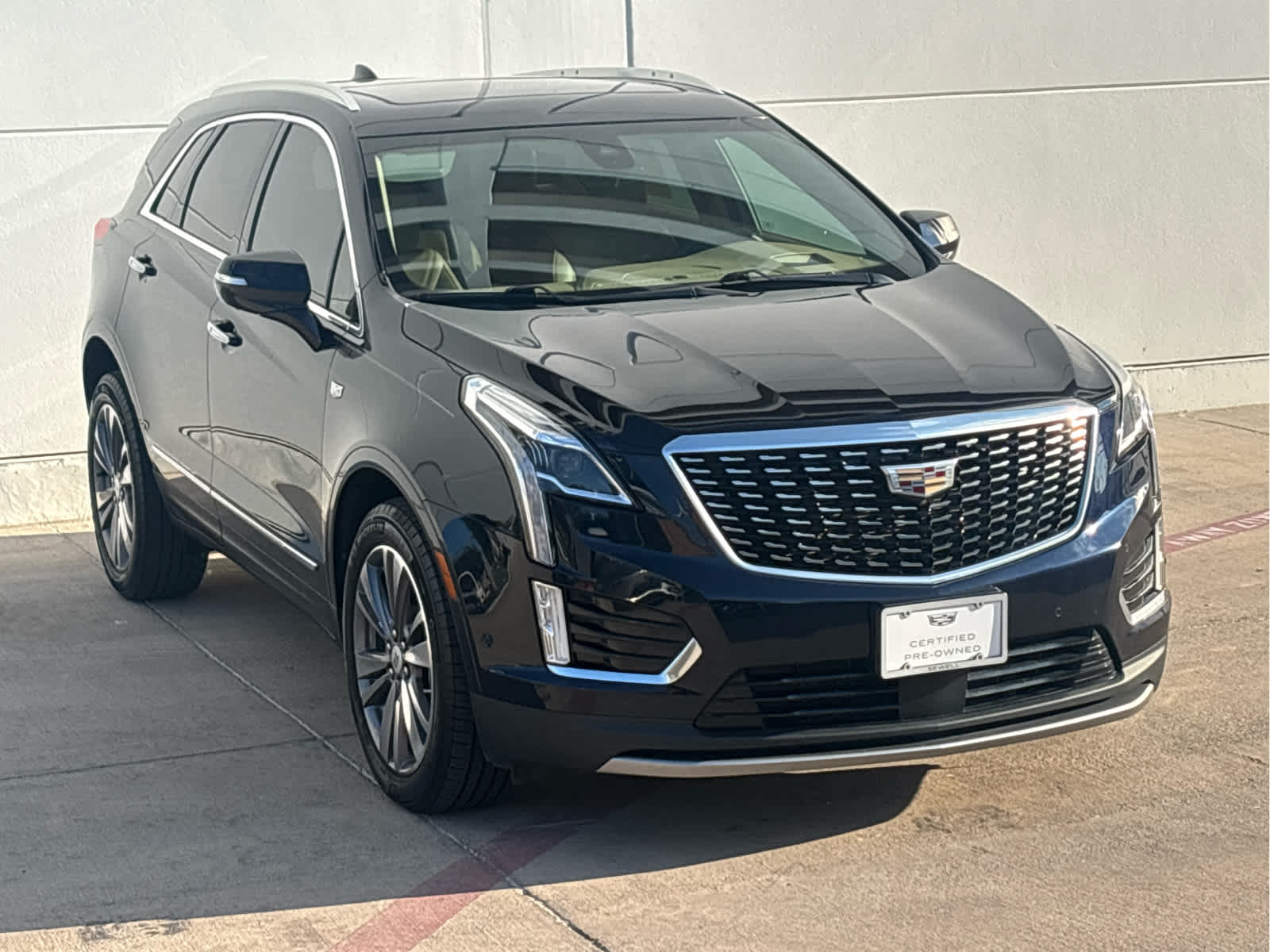 2021 Cadillac XT5 Platinum Premium Luxury photo 3