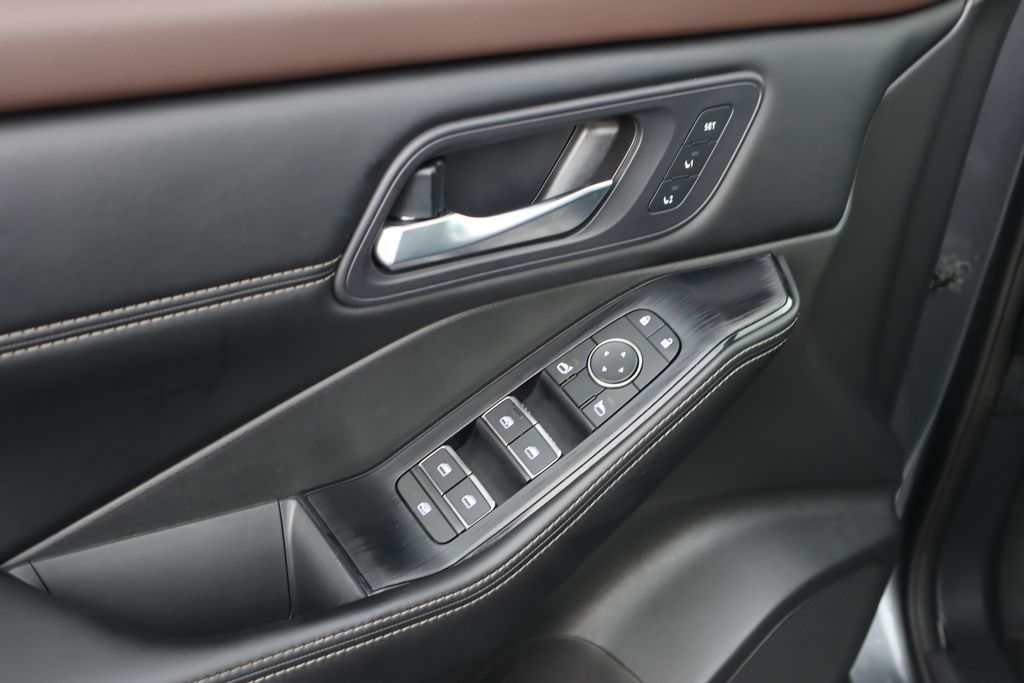 2023 Nissan Rogue SL photo 16
