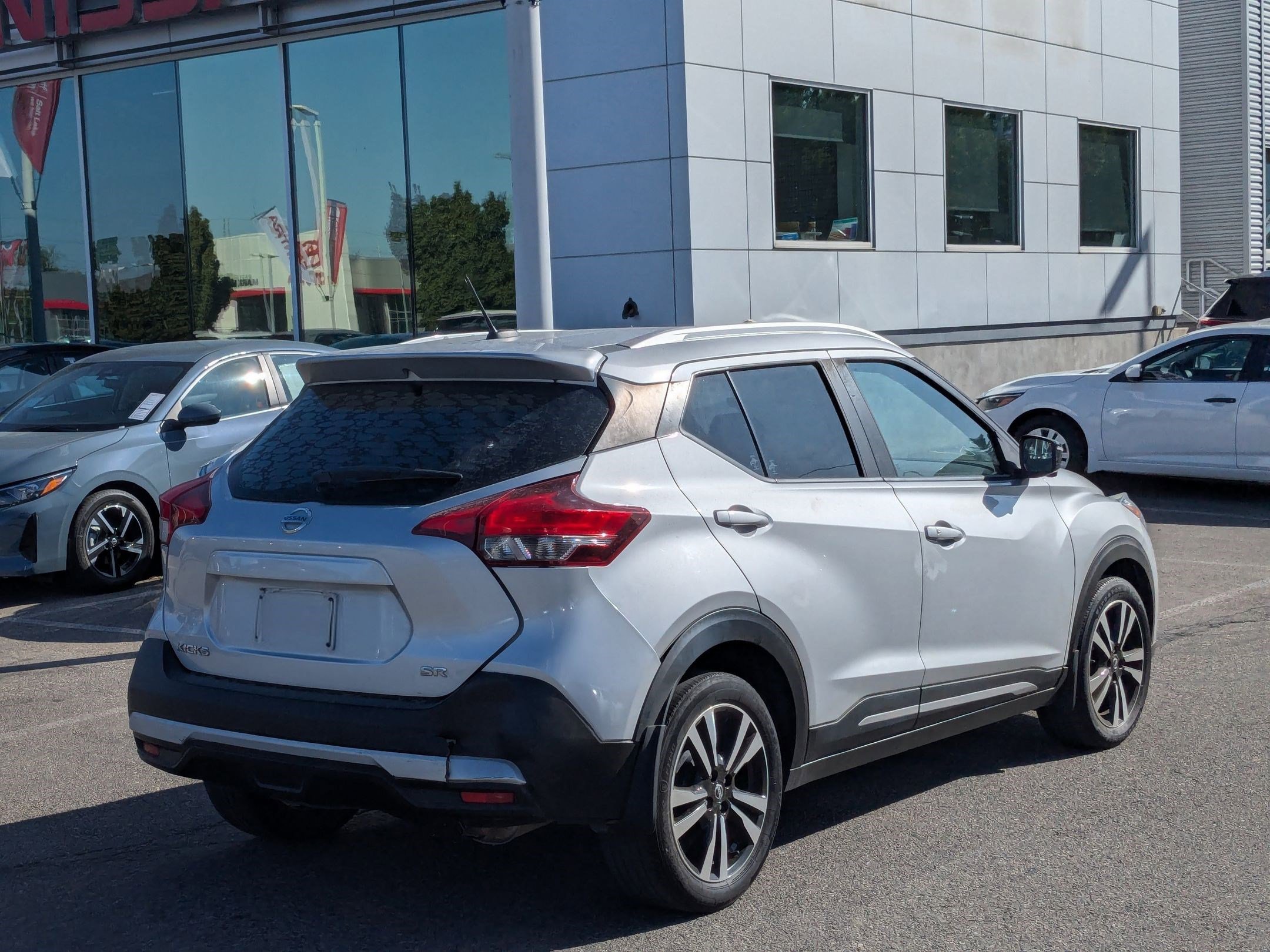 2018 Nissan Kicks SR photo 2