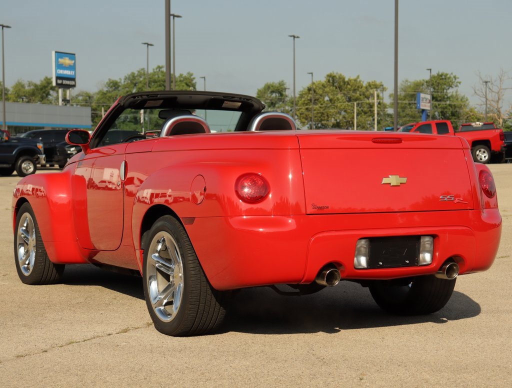 2005 Chevrolet SSR Base photo 4