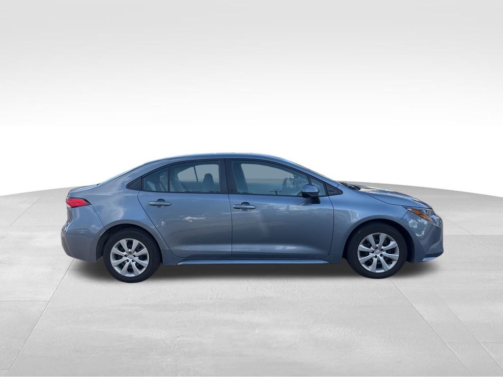 2023 Toyota Corolla LE photo 3