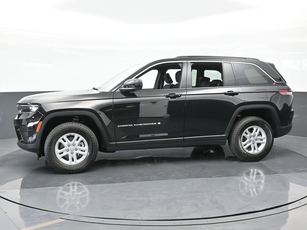 2024 Jeep Grand Cherokee Laredo photo 2