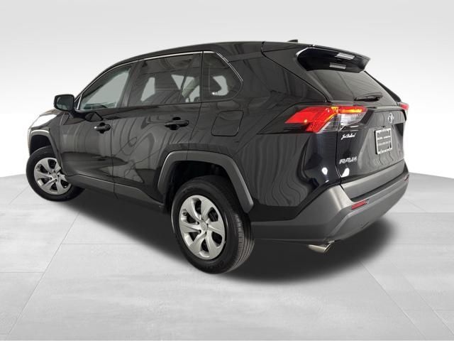 2023 Toyota RAV4 LE photo 5