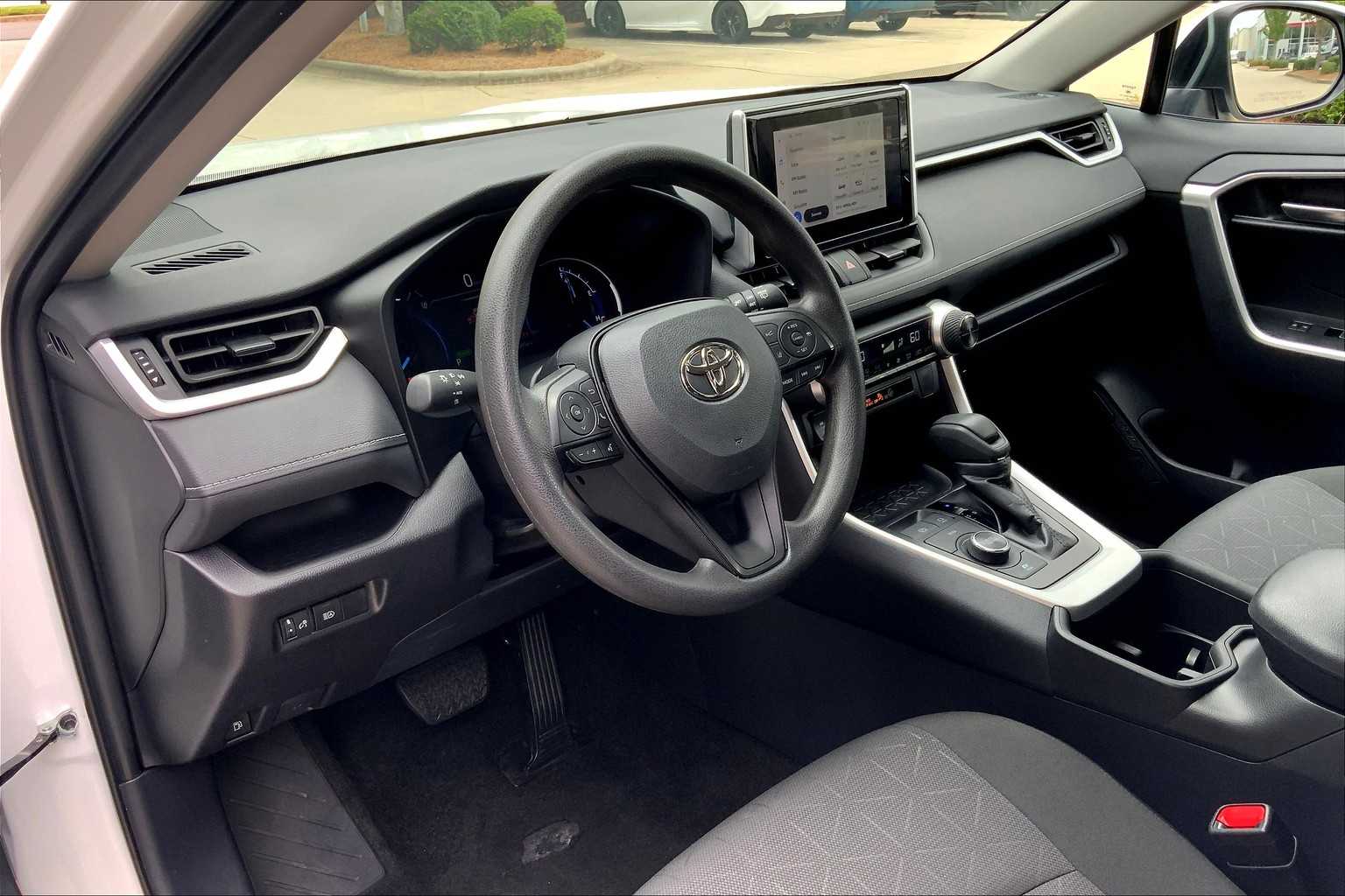 2024 Toyota RAV4 XLE photo 15