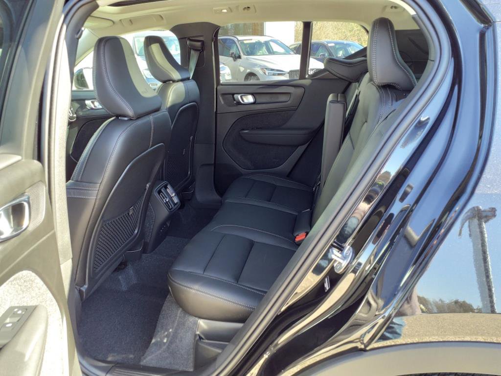 2025 Volvo XC40 Core photo 11