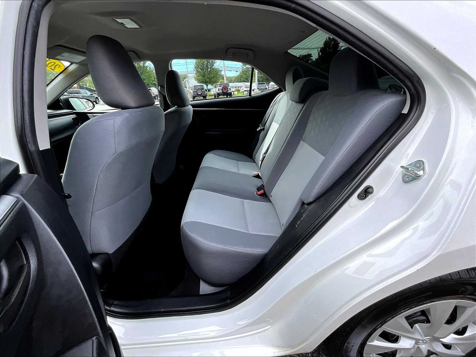 2016 Toyota Corolla L photo 15