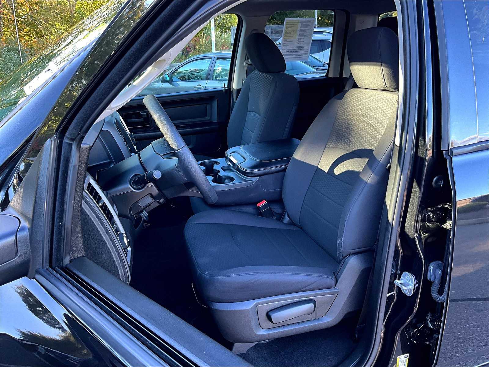 2019 Ram 1500 Tradesman ST photo 9