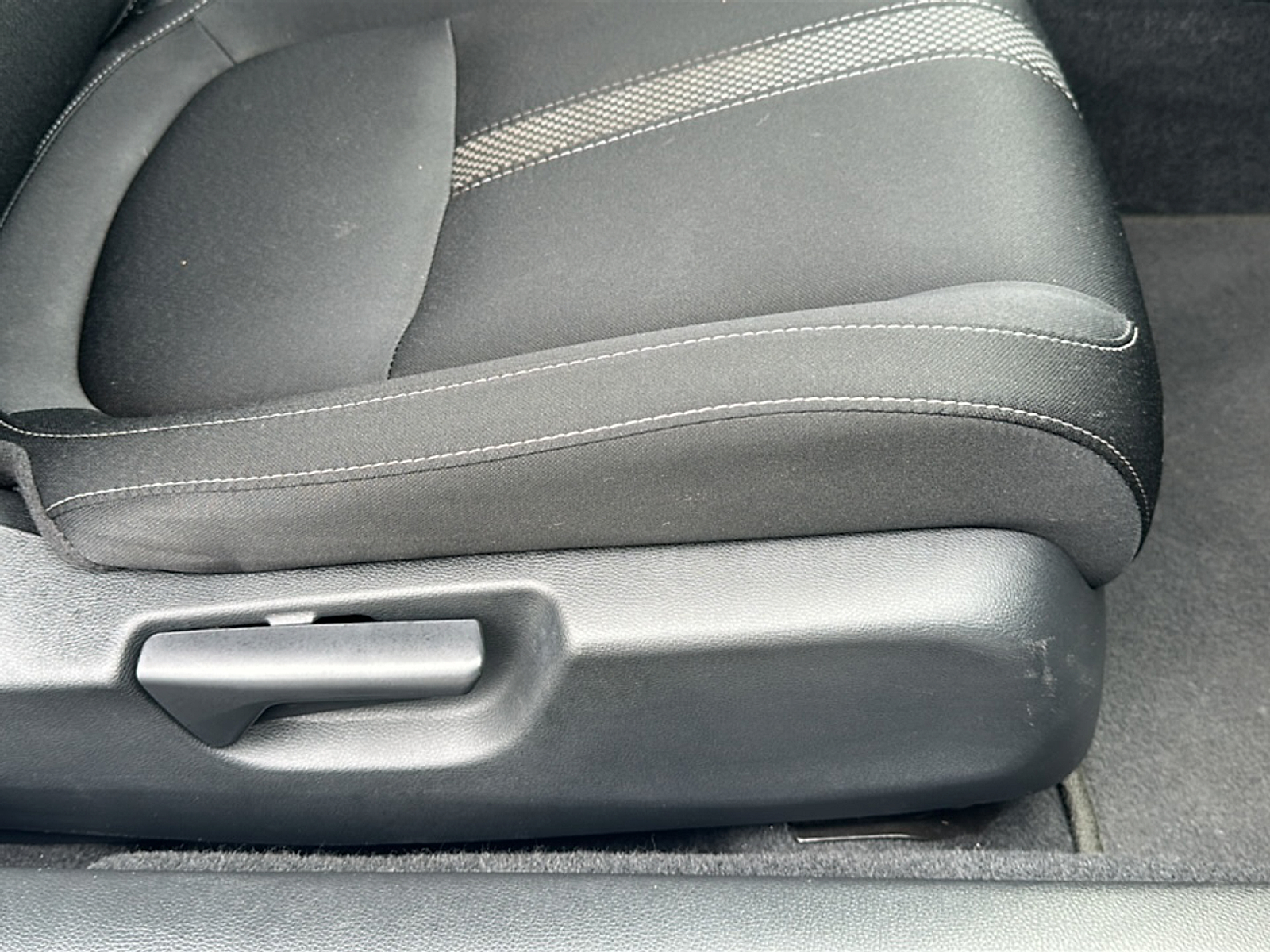 Used 2019 Lunar Silver Metallic Honda LX image 21