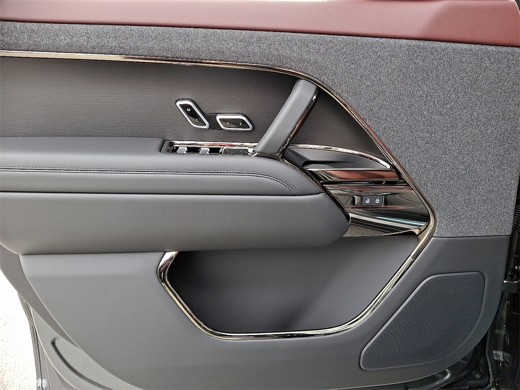 2025 Land Rover Range Rover Sport SE photo 7