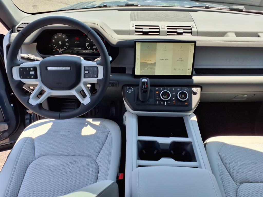 2025 Land Rover Defender 90 S photo 4