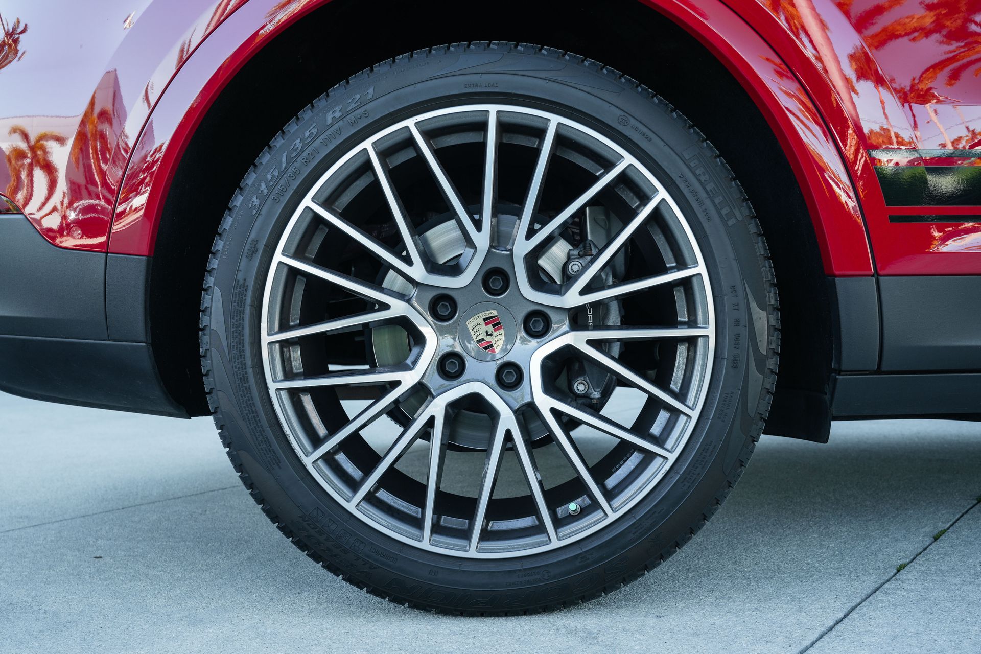 2023 Porsche Cayenne Platinum Edition photo 10