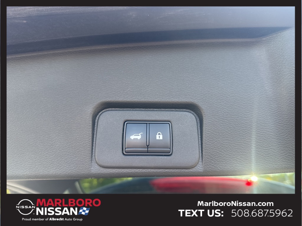 2022 Nissan Rogue SV photo 11