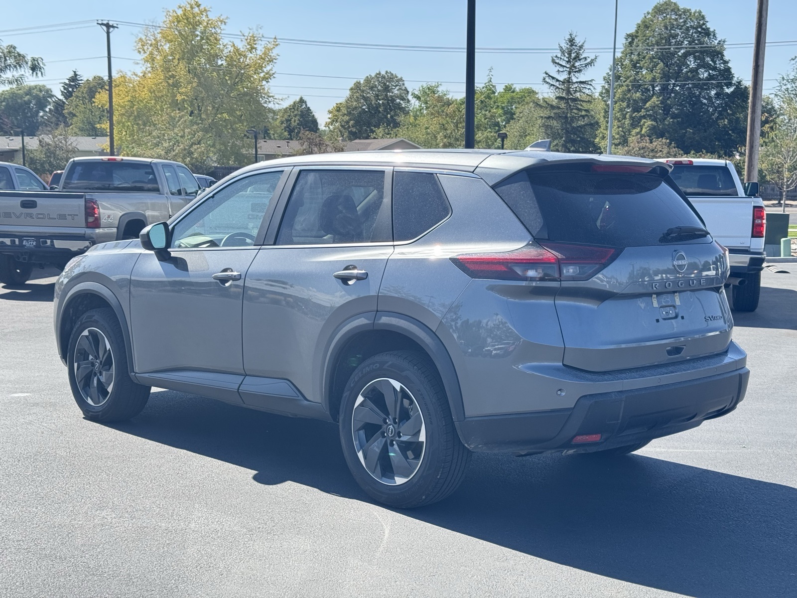 2024 Nissan Rogue SV photo 2